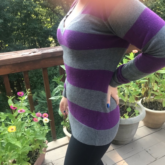 Striped Gap Sweater - Picture 2 of 4